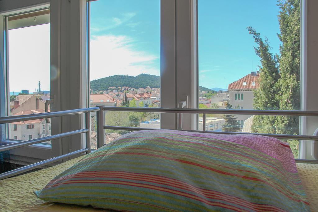 Backpackers Fairytale Hostel Split Exterior photo